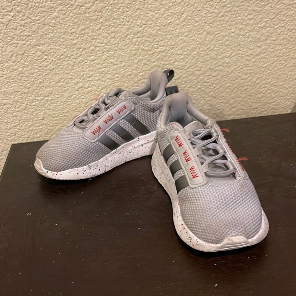 7T Adidas tennis shoes